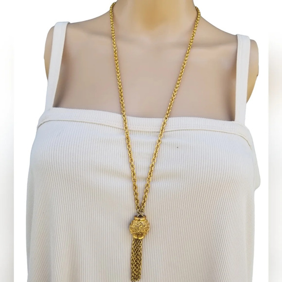 NAPIER VINTAGE ORNATE GOLDTONED PENDANT & TASSEL CHAIN NECKLACE - Picture 1 of 6